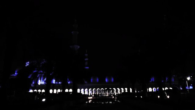 UAE/ABUDHABI - 18 DEZ 2018 - Night view of the great mosque in Abu Dhabi. UAE