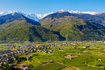 Fototapeta na wymiar Ponte in Valtellina (IT) - Vista aerea di Chiuro e della valle