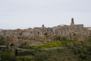 Fototapeta na wymiar view of the medieval town of Pitigliano