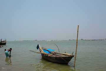 Fototapeta na wymiar Boat in river