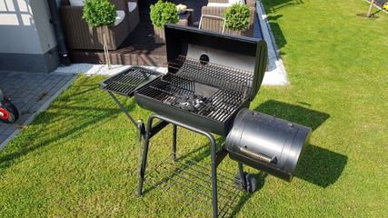 grill w ogrodzie © masterofmoments