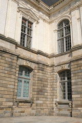 Fototapeta na wymiar fenêtres du Parlement de Bretagne
