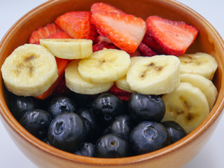 Bananas, blueberries and strawberries slices