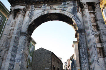 Fototapeta premium The Triumphal Arch of the Sergi in Pula. Late Hellenistic Roman building. Golden Gate.