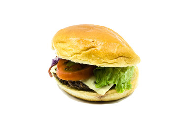 Selbstgemachter Hamburger isoliert freigestellt freistehend