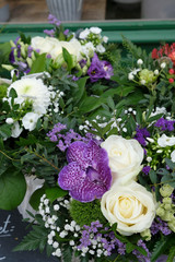 bouquet roses et orchidées