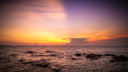 Obraz premium sea sunset with dramatic clouds