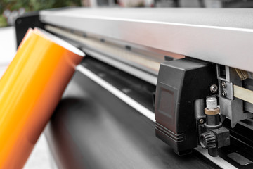 Vinyl cutter plotter machine head © ozencdeniz