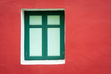 Fototapeta na wymiar Green window frame with red cement wall vintage style.
