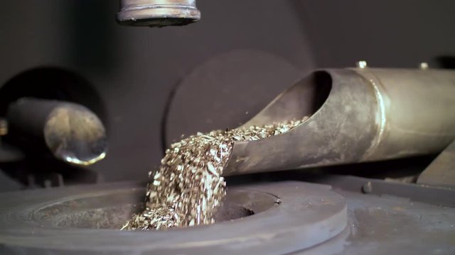 Pipe vibrates metal turnings into a plasma arc furnace
