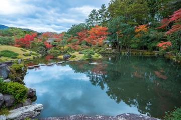Obraz premium Colorful Isuien Japanese garden with pond in Nara city