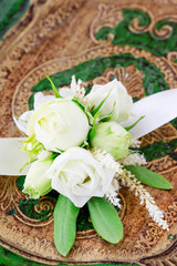 How to make wrist corsage for bride using rose and eustoma flowers, tutorial.