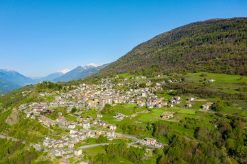 Fototapeta na wymiar Teglio - Valtellina (IT) - Vista aerea del paese