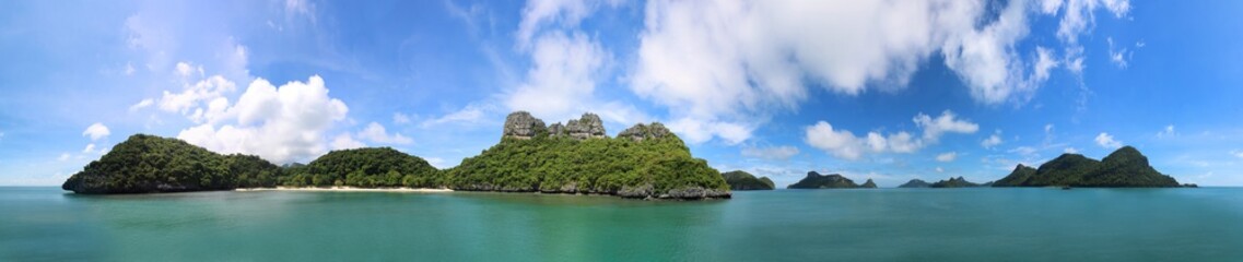 Fototapeta na wymiar Panorama views of tropical islands against the blue sky at Ang Thong archipelago