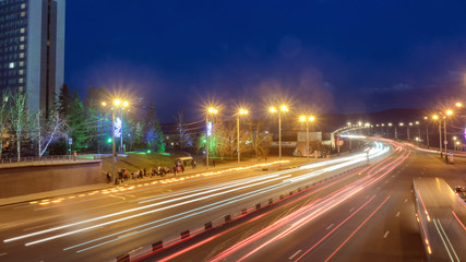 Fototapeta na wymiar traffic on the night street in the blur