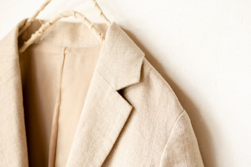 Fototapeta na wymiar 白バックにベージュのジャケットの肩や襟のクローズアップ