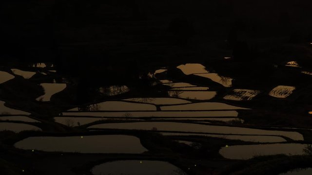 日本の原風景棚田に蛍が舞うイメージCG