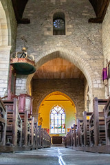 Fototapeta na wymiar Rochefort-en-terre. Intérieur de l'église collégiale Notre-Dame-de-la-Tronchaye. Morbihan. Bretagne