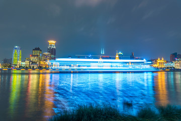Naklejka premium The bund of Shanghai huangpu river of tall buildings in the evening.