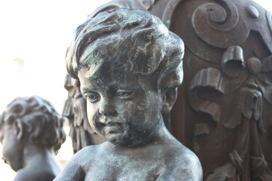 detail of a lantern with the bronze kids 