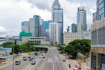 Naklejka premium Hong Kong's road traffic and modern buildings.