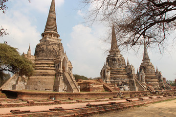 Fototapeta premium ruined buddhist temple (Wat Ratchaburana) in Ayutthaya (Thailand)