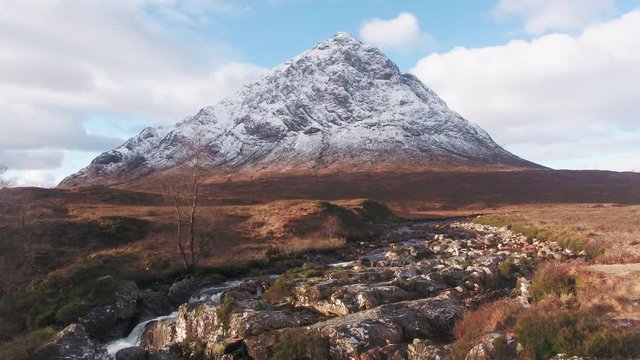 United Kingdom, Scotland, Western Highlands, Glencoe (Glen Coe), Rannoch Moor, Buachaille Etive Mor and the river Coupall