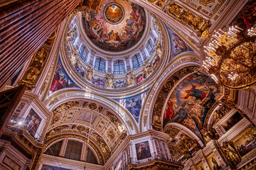 Fototapeta na wymiar Interior shot of the St Isaac's Cathedral in Saint Petersburg, Russia
