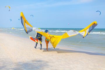 Fototapeta premium The beach on sunny days is full of tourists. Doing outdoor activities