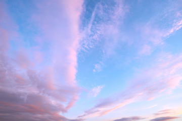 Chmury na niebie © piotrszczepanek