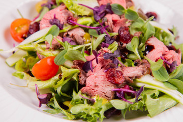 Roast beef salad with fresh herb dressing
