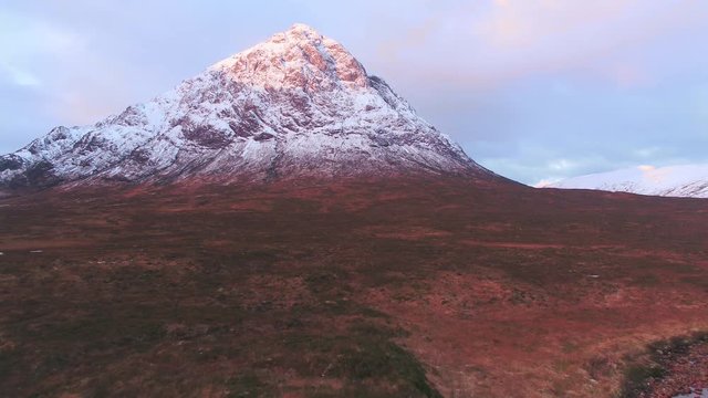 United Kingdom, Scotland, Western Highlands, Glencoe (Glen Coe), Rannoch Moor, Buachaille Etive Mor and the river Coupall