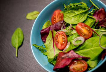 Leaf vegetable salad with tomato