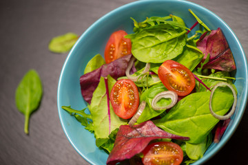 Leaf vegetable salad with tomato