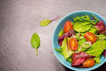 Leaf vegetable salad with tomato