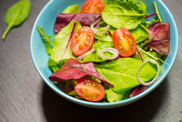 Leaf vegetable salad with tomato