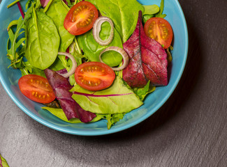 Leaf vegetable salad with tomato