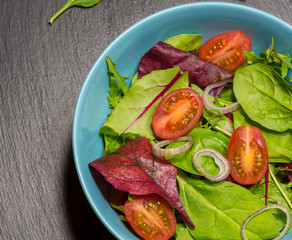 Leaf vegetable salad with tomato