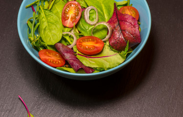 Leaf vegetable salad with tomato