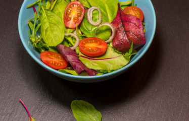 Leaf vegetable salad with tomato