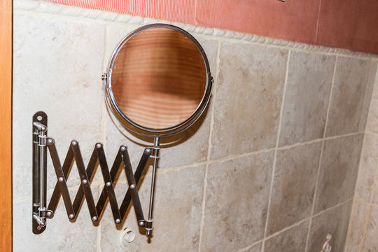 makeup mirror in extendable aluminum bathroom
