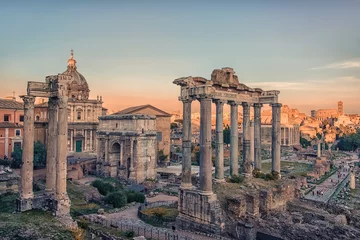 Fotobehang Het Forum Romanum in Rome bij zonsondergang © Stockbym