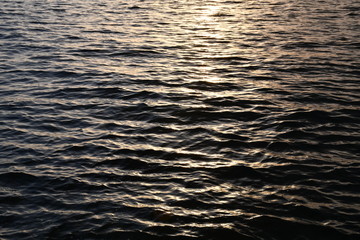 kroatischer strand im sonnenuntergang