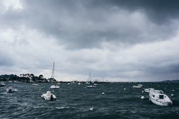 Bateau en temp&ecirc;te