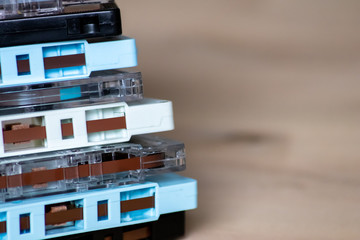 Retro Audiokassetten zeugen von vergangenem Musikgenuss