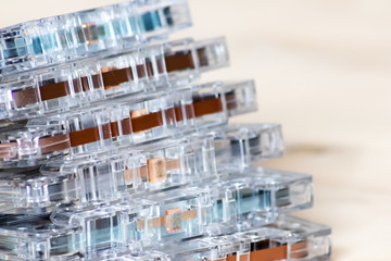 Retro Audiokassetten zeugen von vergangenem Musikgenuss