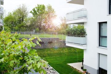 Garten und Balkon Wohngebäude