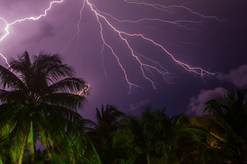 tormenta tropical rayos