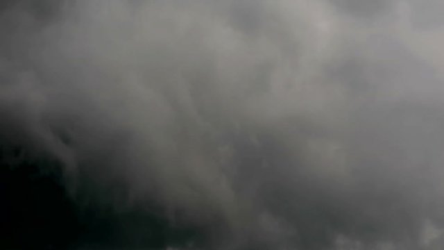 storm cloud move by difference hot and codl temperature on sky time lapse1