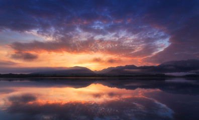 Morgenstimmung spiegel sich im See